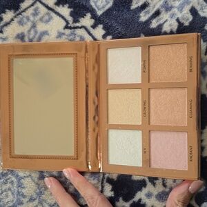 Ace Beaute Glow Essentials Highlighter Palette